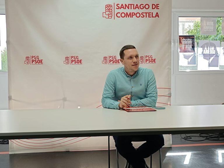 Aitor Bouza fía ás primarias a candidatura do PSOE en Santiago e rebaixa a enquisa a “unha ferramenta máis”