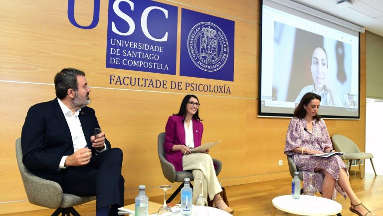 A USC aborda en Santiago o impacto das redes sociais no benestar da infancia e da adolescencia