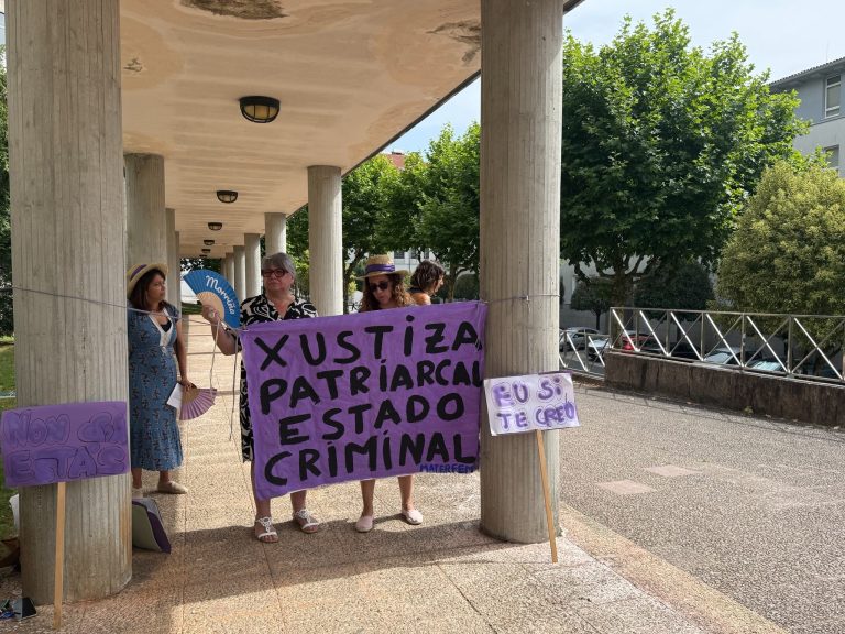 O colectivo feminista Materfem denuncia ante os xulgados de Santiago que se están “minimizando” casos de violencia de xénero
