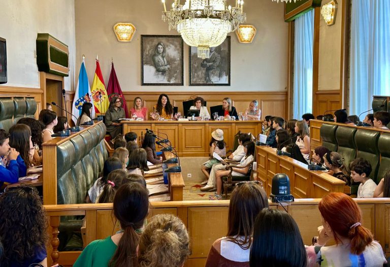 Santiago constitúe o Consello Local da Infancia para incorporar a voz dos nenos e nenas á política municipal
