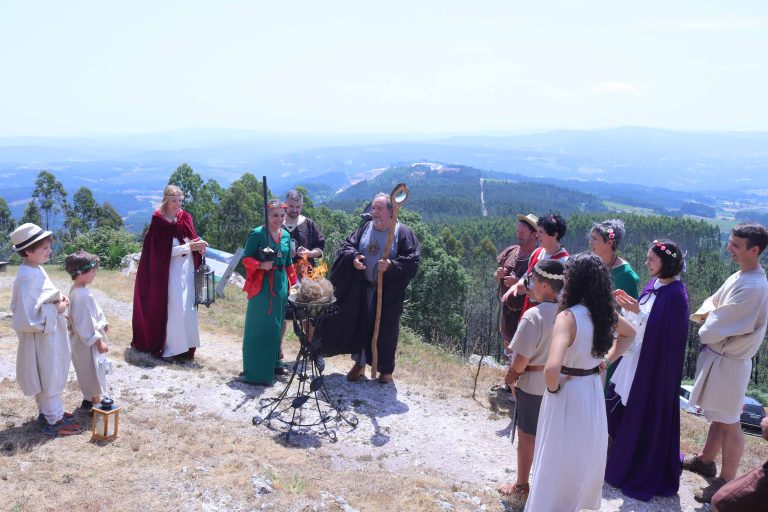 O Pico Sacro acolle a Cerimonia do Lume Sagrado para dar a benvida ao solsticio de verán
