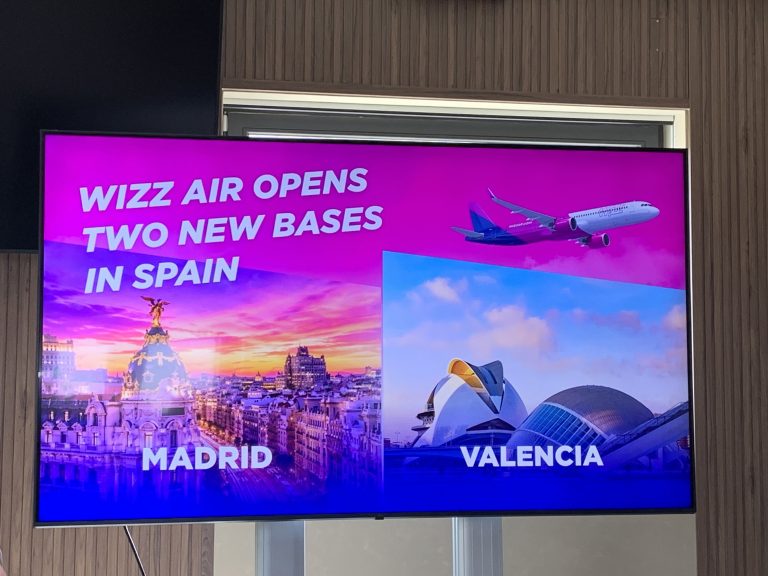 Wizz Air anuncia rutas de Santiago a Valencia, Bilbao e Madrid