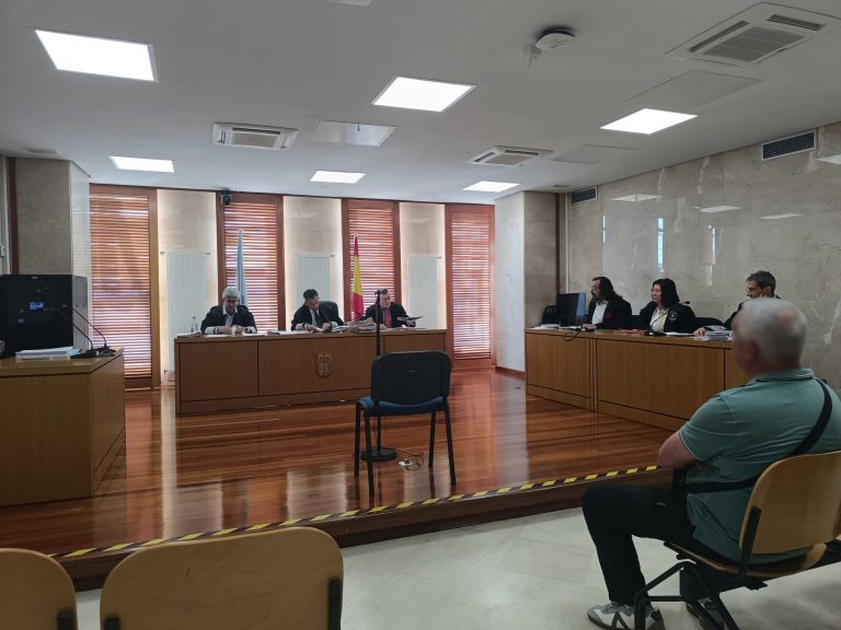 Suspenden a audiencia contra un policía urbanístico de Santiago acusado de falsificar un informe