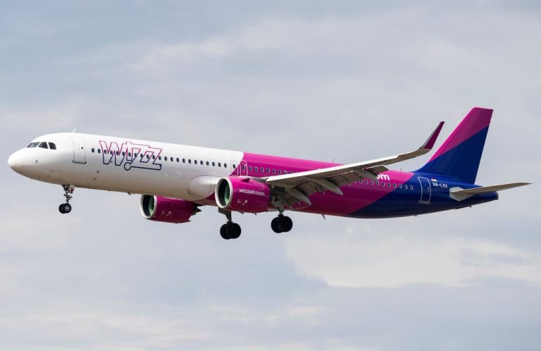 Wizz Air adianta a decembro a apertura da súa base en Santiago e amplía as conexións do Rosalía de Castro