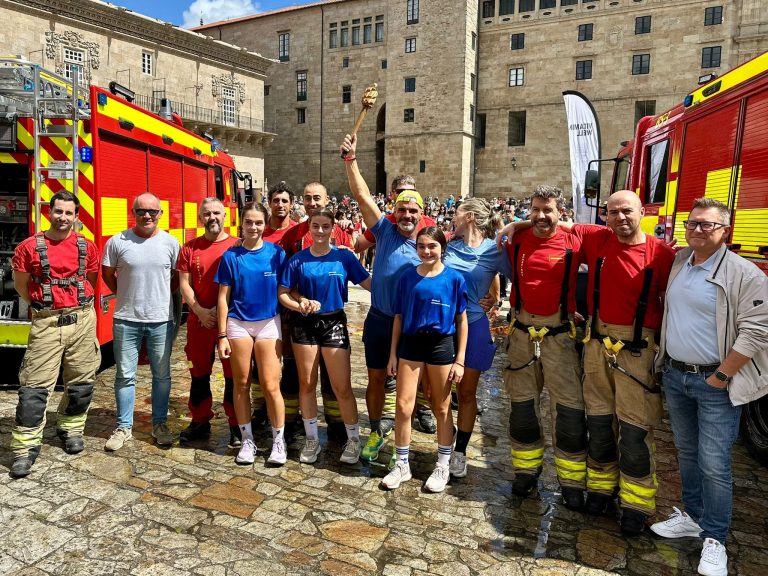 O bombeiro Jimmy Go completa os 30 maratóns pola prevención do suicidio en Santiago