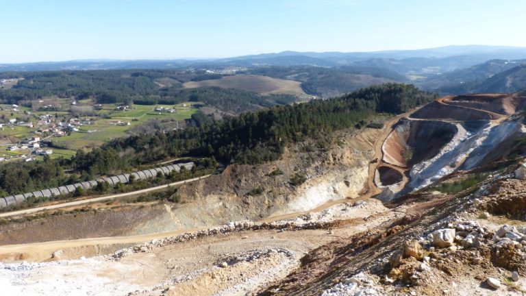 Ferroglobe solicita ampliar un 30% a mina de Serrabal entre Vedra e Boqueixón
