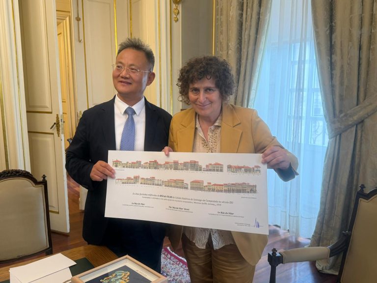 Santiago expón o seu modelo urbano ante unha delegación da Academia China de Ciencias Sociais