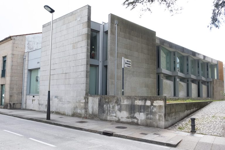 Santiago multiplica por sete a achega a AGADEA e destina 21.150 euros a programas para maiores