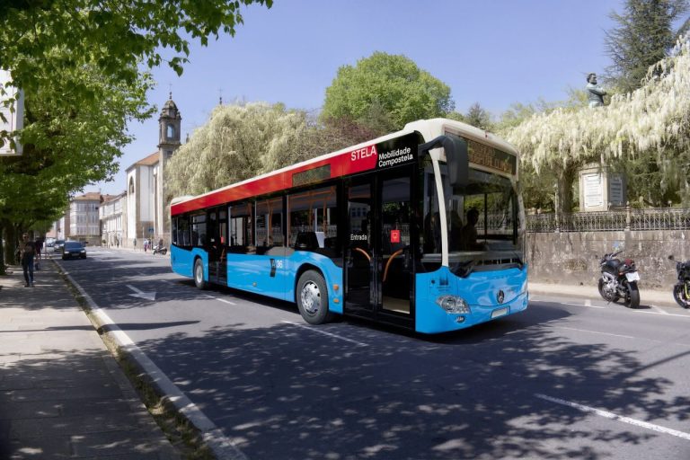 O novo transporte urbano de Santiago comezará a operar nun prazo máximo de tres meses