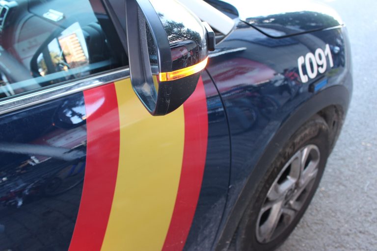 Seis policías auxilian en Santiago unha muller gravemente ferida tras unha agresión da súa parella